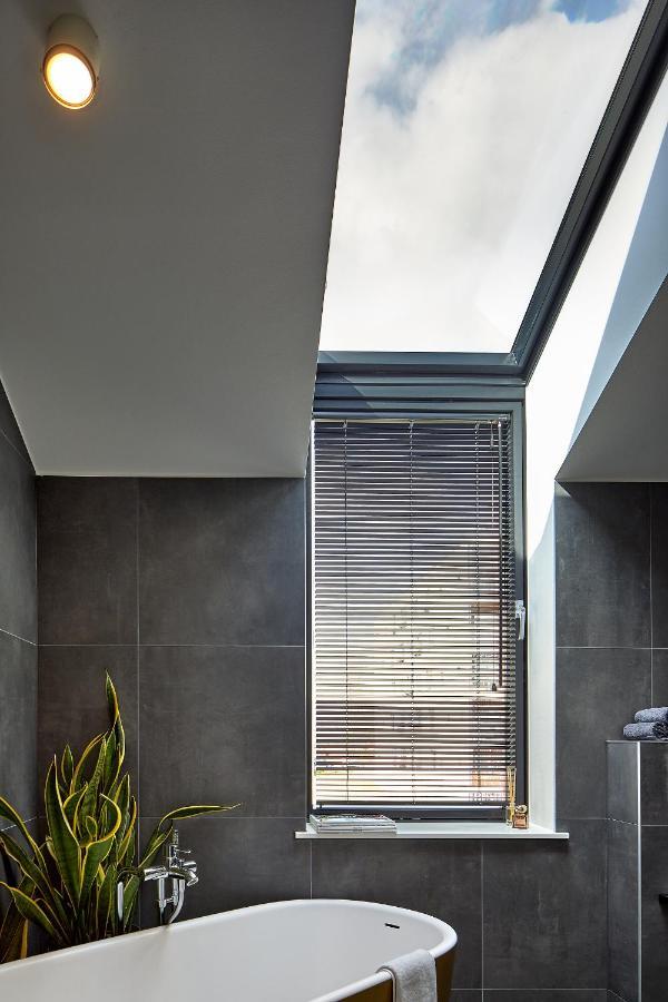 Apartamento High Ceiling Loft With Its Own Backyard And A Terrace Tallin Exterior foto