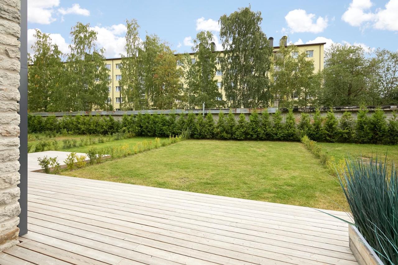 Apartamento High Ceiling Loft With Its Own Backyard And A Terrace Tallin Exterior foto