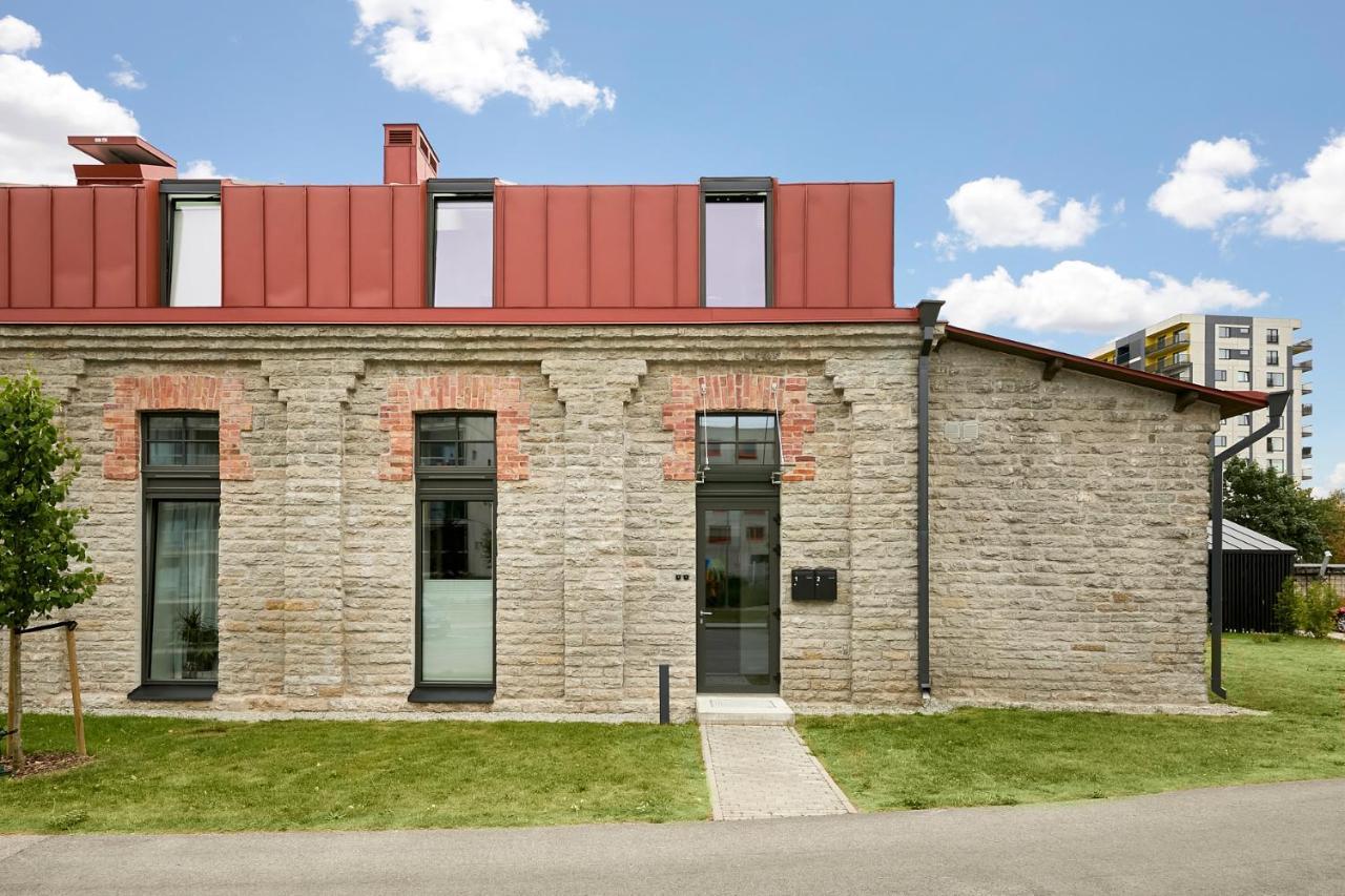 Apartamento High Ceiling Loft With Its Own Backyard And A Terrace Tallin Exterior foto
