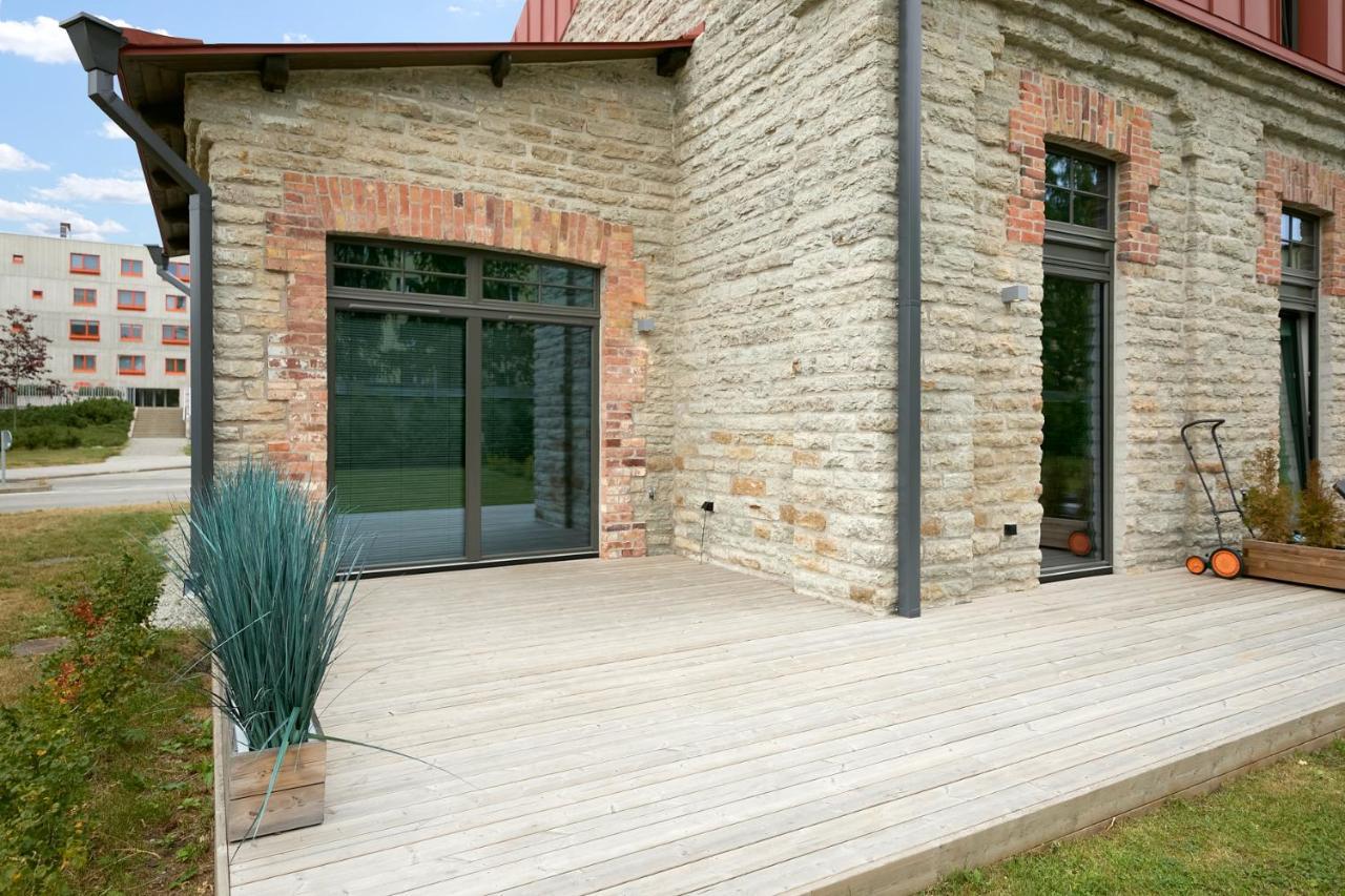 Apartamento High Ceiling Loft With Its Own Backyard And A Terrace Tallin Exterior foto