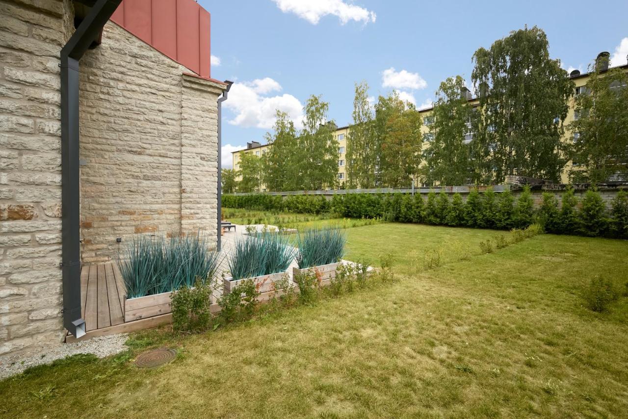 Apartamento High Ceiling Loft With Its Own Backyard And A Terrace Tallin Exterior foto